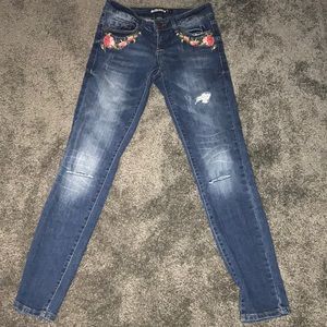Flowered ripped jeans